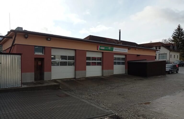 Pohled na hlavní dílnu autoservisu